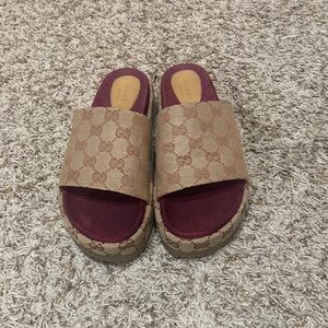 Gucci slides Sz 8